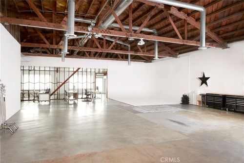 2075 S Atlantic Blvd, Commerce, CA, 90040-1348 | Card Image