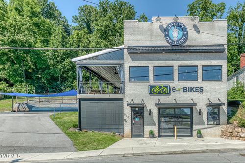 640 E Maple St, Johnson City, TN, 37601-5827 | Card Image