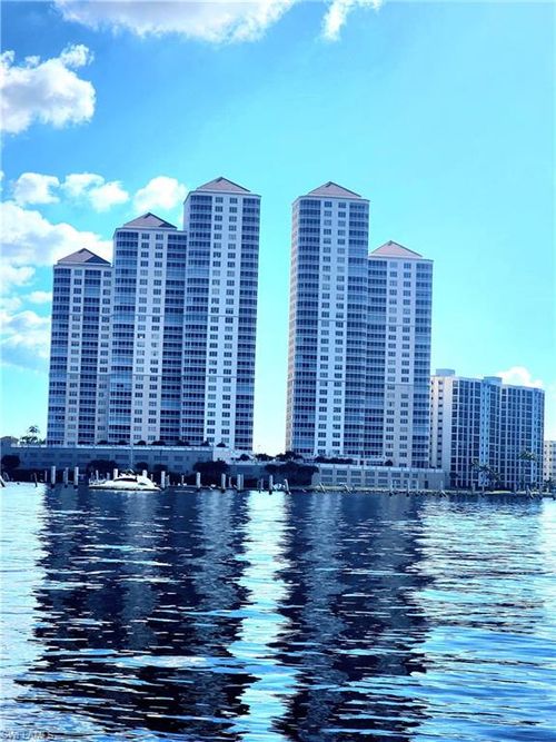 j410-2090 W 1st St, FORT MYERS, FL, 33901-3103 | Card Image