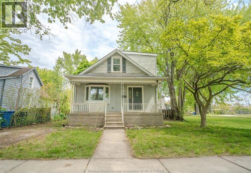 380 Chappell Ave, Windsor, ON, N9C3C7 | Card Image