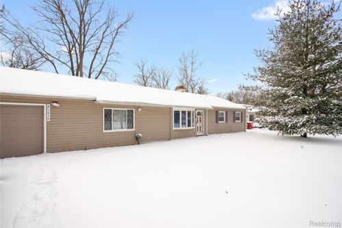 21510 Remick Dr, Clinton Twp, MI, 48036-3707 | Card Image