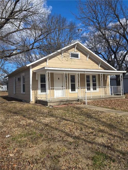 301 E 6th Ave, Caney, KS, 67333-2113 | Card Image