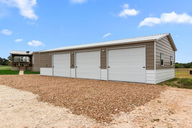 1411 Vogelsang Rd, Home with 3 bedrooms, 2 bathrooms and 3 parking in Columbus TX | Image 25