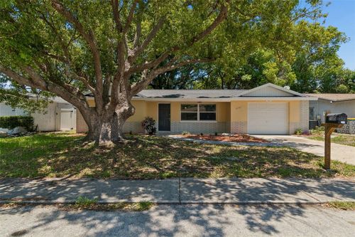 7105 Oakshire Dr, PORT RICHEY, FL, 34668-3886 | Card Image