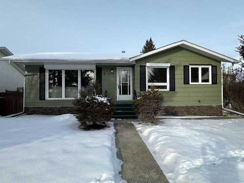 224 5 Ave Ne, Sundre, AB, T0M1X0 | Card Image