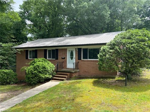 240 Byerly St, Mount Airy, NC, 27030-3612 | Card Image