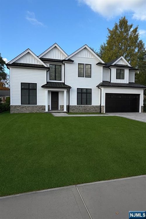 327 Harristown Rd, Glen Rock, NJ, 07452-2807 | Card Image