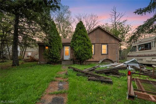 215 Tuscarawas St, Elyria, OH, 44035-4949 | Card Image