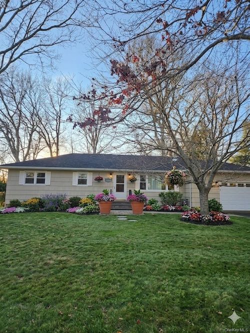 290 Gull Pond Ln, Greenport, NY, 11944-2415 | Card Image