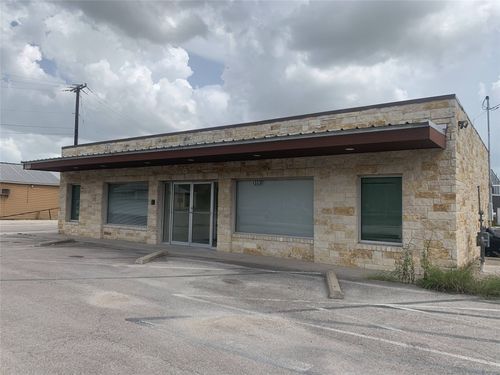 1333 W 2nd St, Taylor, TX, 76574-2434 | Card Image