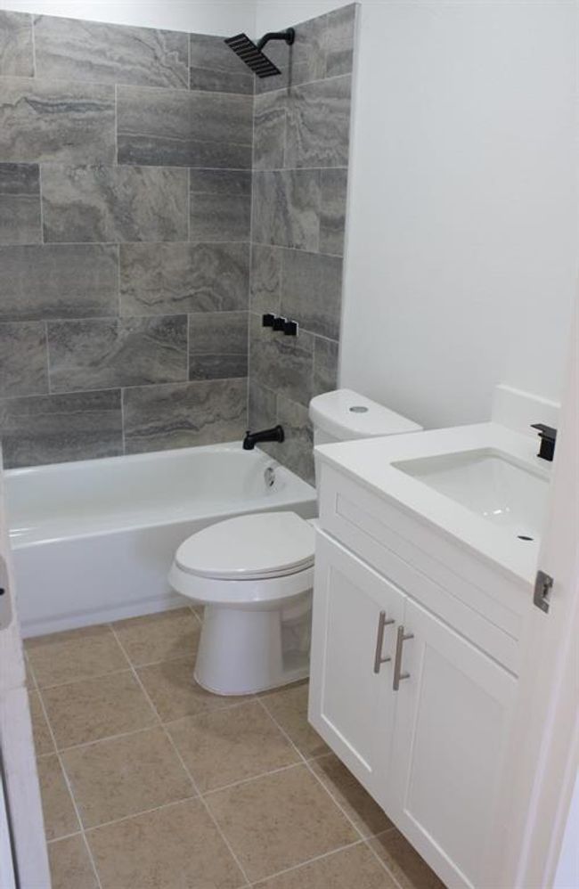Bathroom | Image 9