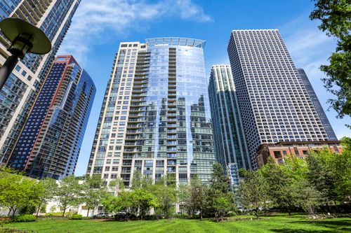 apt-2102-201 N Westshore Dr, Chicago, IL, 60601-7268 | Card Image