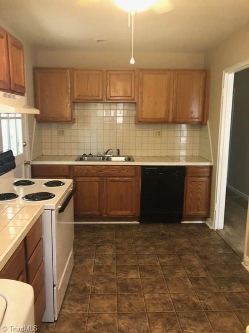 1307 Vine St, Greensboro, NC, 27405-6609 | Card Image