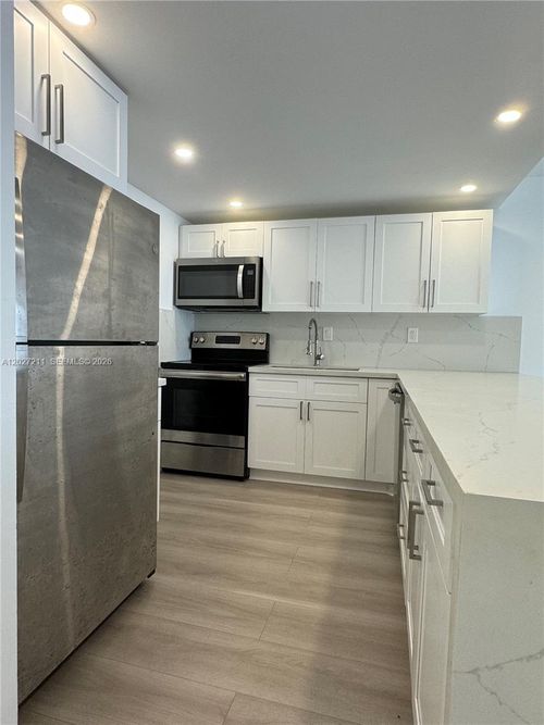 409-16710 Ne 9th Ave, North Miami Beach, FL, 33162-2500 | Card Image