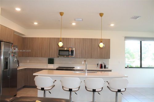 apt-110-8265 Nw 41st St, Doral, FL, 33166-6283 | Card Image