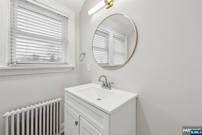 756 Cedar Ln, Condo with 3 bedrooms, 2 bathrooms and null parking in Teaneck NJ | Image 9