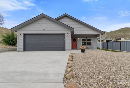 b-109 3rd St Cir, Horseshoe Bend, ID, 83629-5043 | Card Image