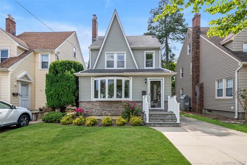 309 Marcellus Rd, Mineola, NY, 11501-1424 | Card Image