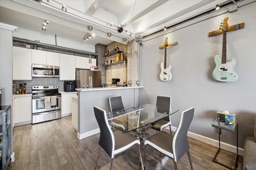 apt-2417-2016 Main St, Houston, TX, 77002-8897 | Card Image