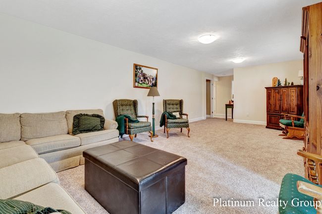 Family Room | Image 32