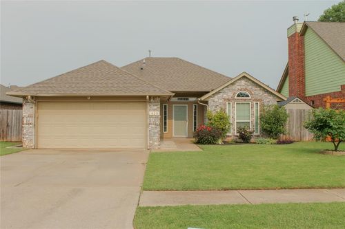 820 Glenwood Dr, Moore, OK, 73160-6712 | Card Image
