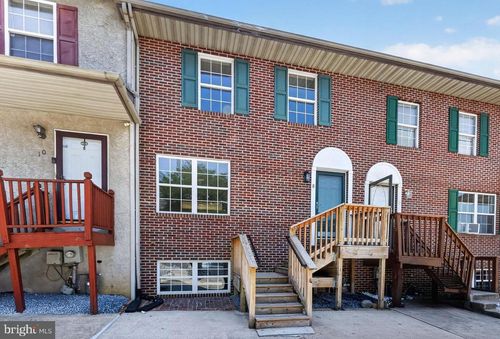 8 Freedom Ct, New Castle, DE, 19720-3842 | Card Image