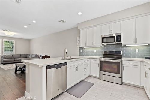 2-649 W Foothill Blvd, Glendora, CA, 91741 | Card Image