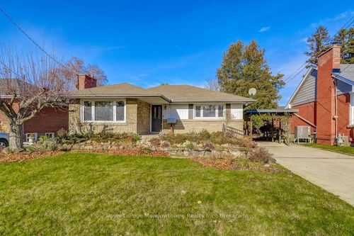 {{alt}} | Card Image