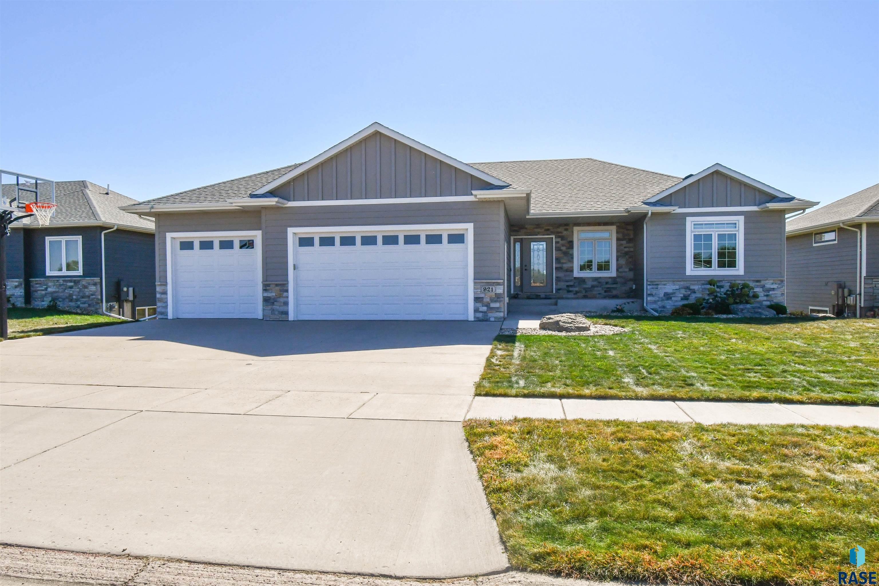 5th Ave, Brandon, SD 57005