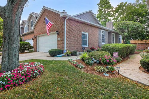 14630 Club Circle Dr, Oak Forest, IL, 60452-5203 | Card Image