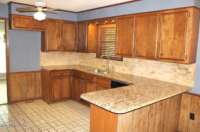 Kitchen | Image 12