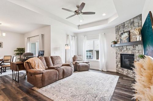 7917 W Park Crcle Way, Franklin, WI, 53132 | Card Image