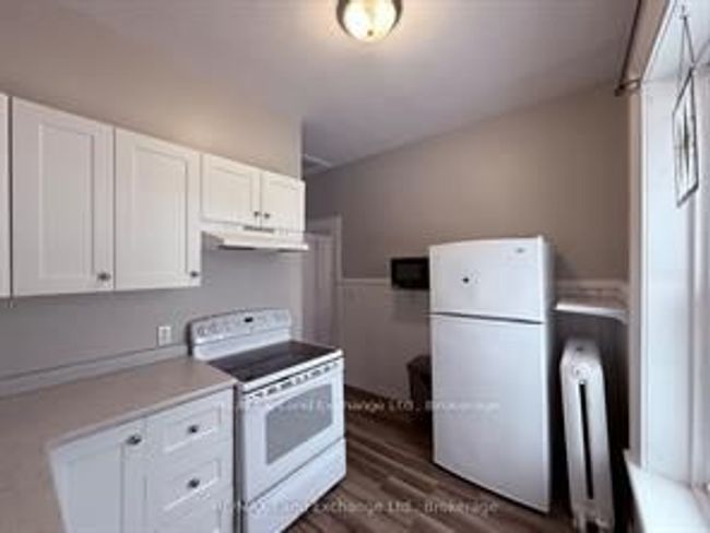 UPPER - 433 Broadway St, Home with 3 bedrooms, 1 bathrooms and 4 parking in Kincardine ON | Image 6