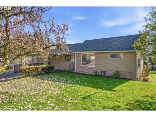 3323 Columbia Heights Rd, Longview, WA, 98632-5630 | Card Image