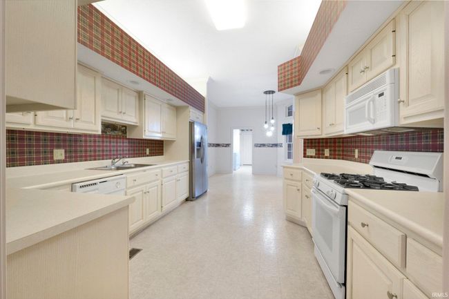 1851 N High Pointe Ct, Condo with 2 bedrooms, 3 bathrooms and null parking in Bluffton IN | Image 17