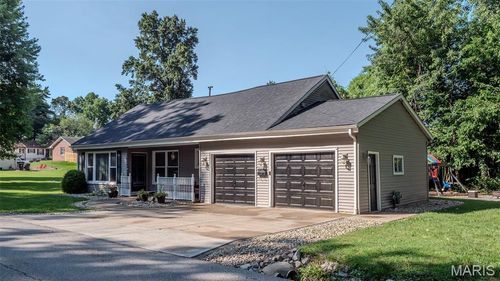 329 N Florida Ave, Belleville, IL, 62221-5330 | Card Image