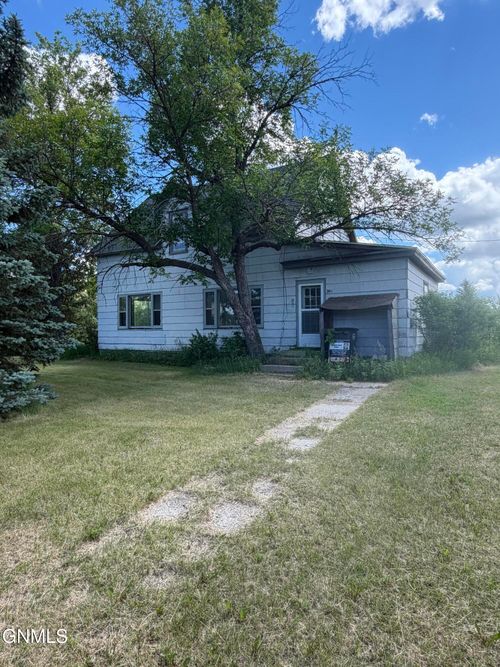 301 4th Ave W, Columbus, ND, 58727-7103 | Card Image