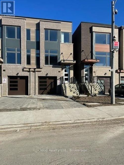 33 Wild Rose Gdns, North York, ON, M6L0A5 | Card Image