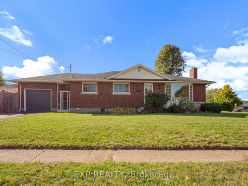 6570 Sherwood Rd, Niagara Falls, ON, L2E5M4 | Card Image