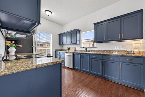 214 Texas St, Tomball, TX, 77375-2407 | Card Image