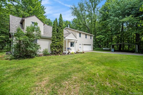 15375 Murray Rd, Byron, MI, 48418-9040 | Card Image
