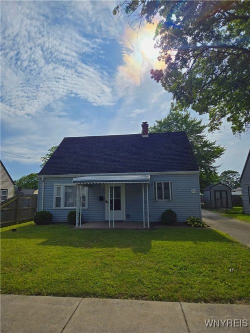 674 79th St, Niagara Falls, NY, 14304-2335 | Card Image