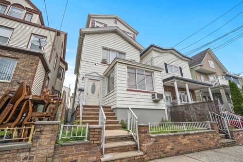 31 E 32nd St, Bayonne, NJ, 07002-4708 | Card Image