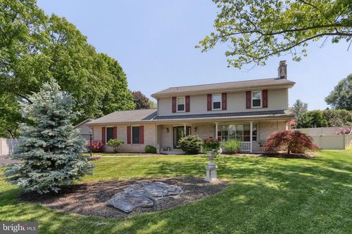 321 Concord Ct, HERSHEY, PA, 17033-1815 | Card Image