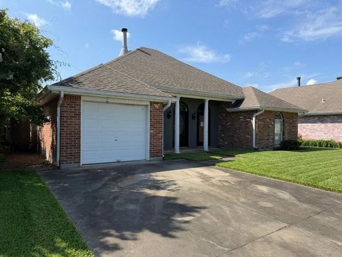 1523 Verna St, Houma, LA, 70364-2875 | Card Image