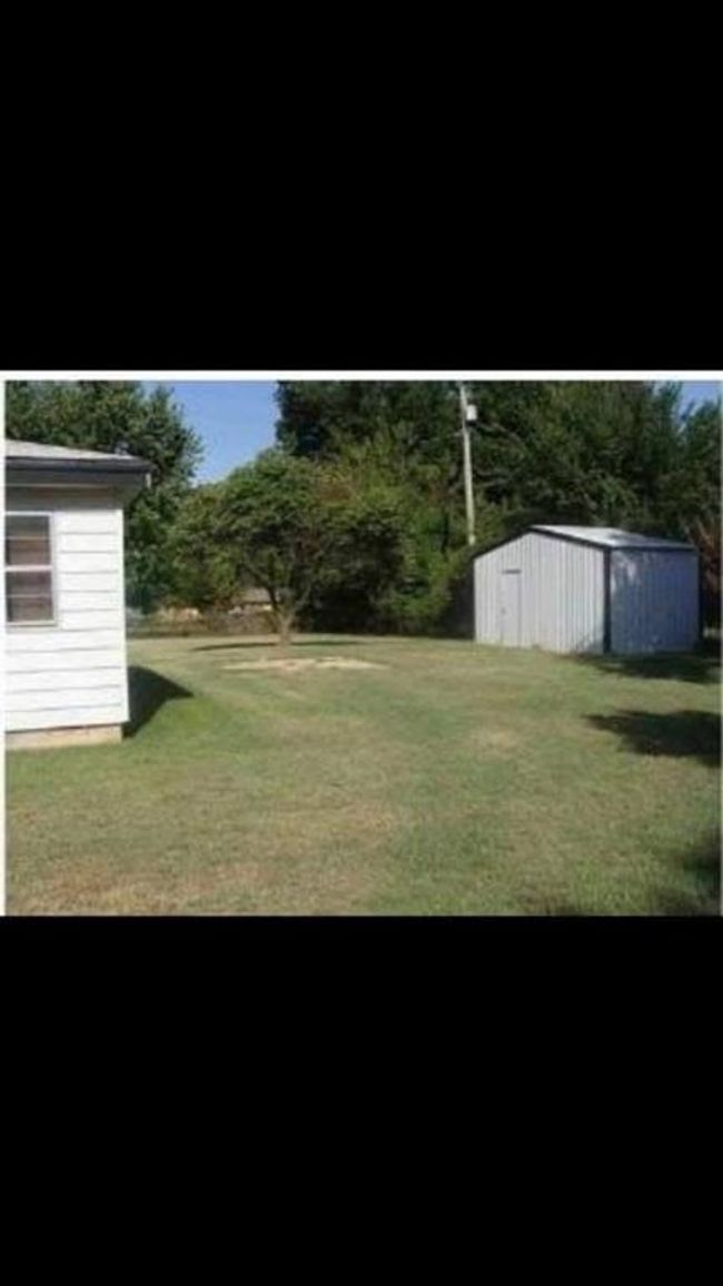 View of yard with a storage shed and an outdoor structure | Image 29