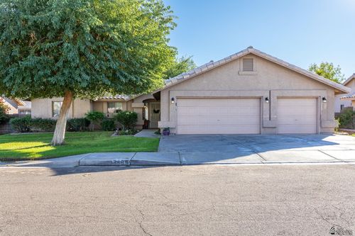 3865 W 20th Ln, Yuma, AZ, 85364-5866 | Card Image