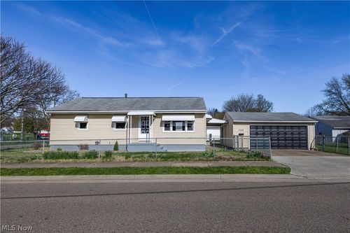 1132 Battles Ave, Akron, OH, 44314-2712 | Card Image