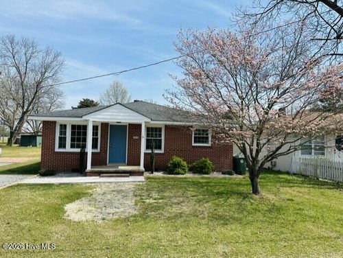 302 Ne Railroad St, Pikeville, NC, 27863-1140 | Card Image