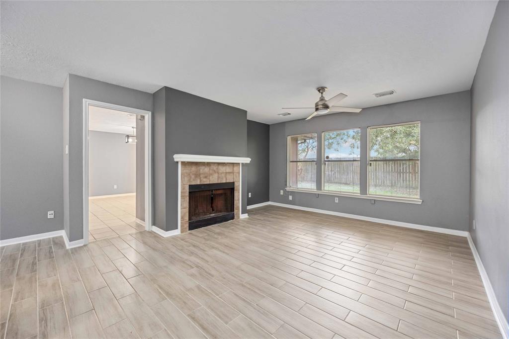 Clover Ln, Pearland, TX 77584
